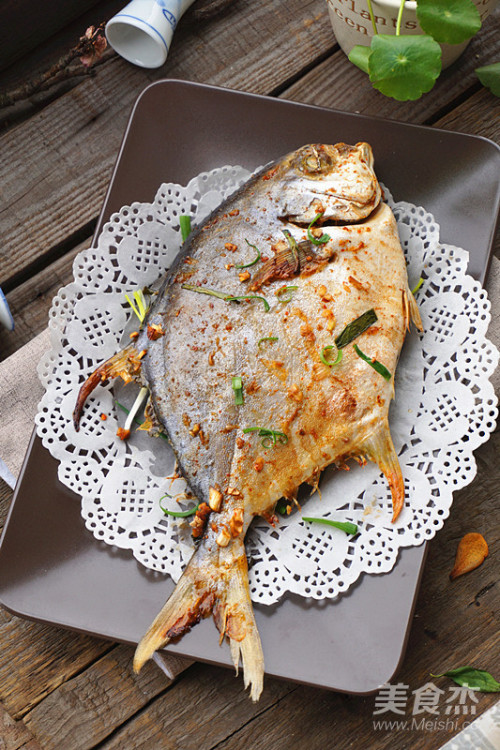 葱烤鲳鱼的做法