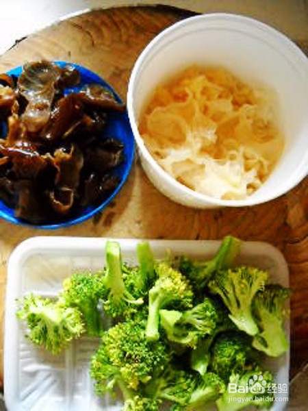 兰花双耳炒蛋的做法