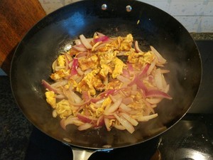 鸡蛋炒洋葱做法