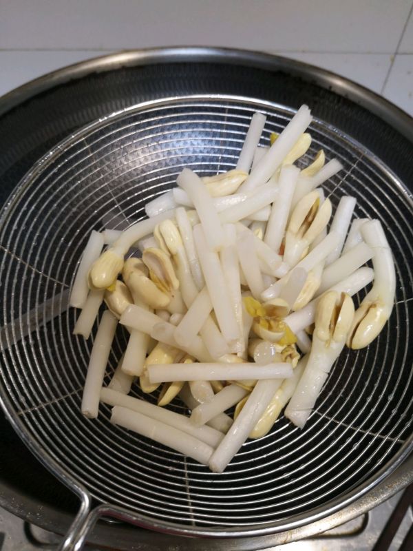 培根炒彩椒花生芽