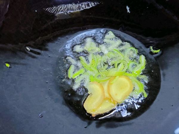 贻贝蛋花时蔬疙瘩汤