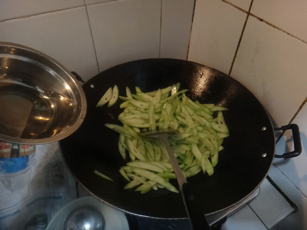 教你做蒜香丝瓜，喜欢吃的赶紧学起来