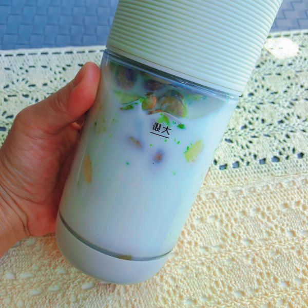 开心牛油果奶昔