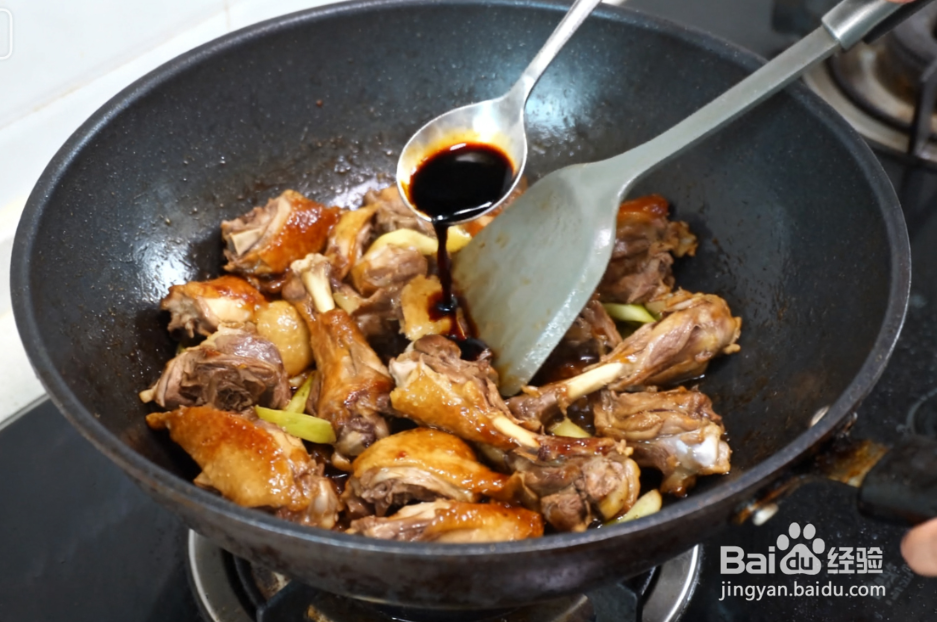 啤酒鸭的家常教程：鸭肉酥烂，酒香浓郁，无腥味