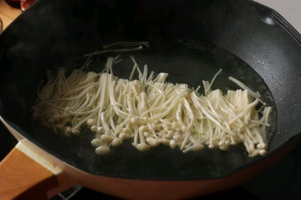 罗勒肥牛卷盖浇饭