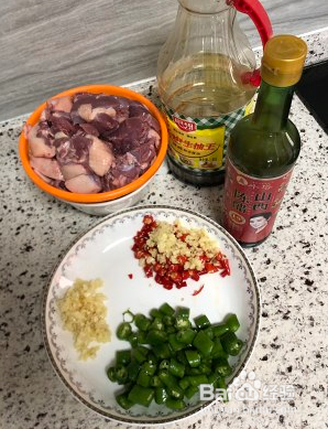 辣菜爆炒鸭肉