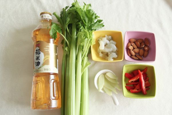 虾仁杏仁炒西芹