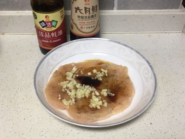 西兰花鸡胸肉沙拉