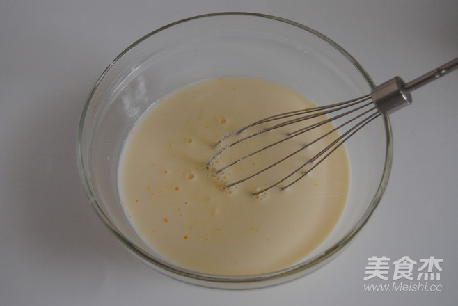 草莓加州葡萄干布丁