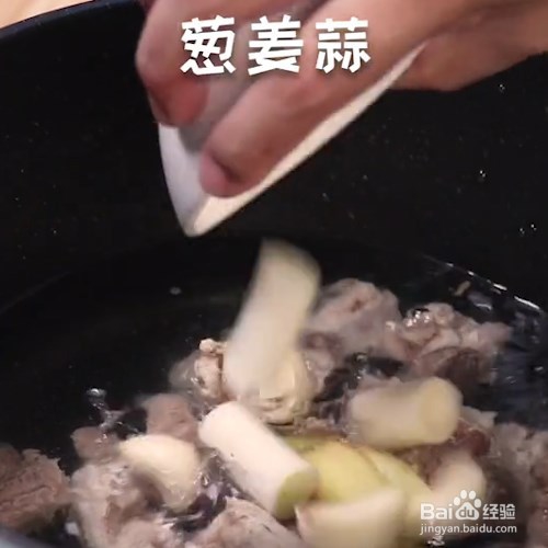 莲藕排骨汤的做法