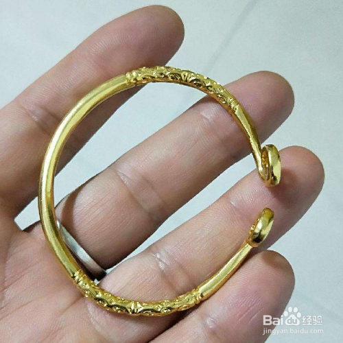 一个金镯子一个玉镯子怎么戴