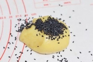 恐龙蛋麻薯包的做法