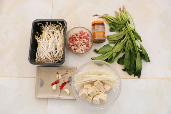 沙茶牛肉焖米粉