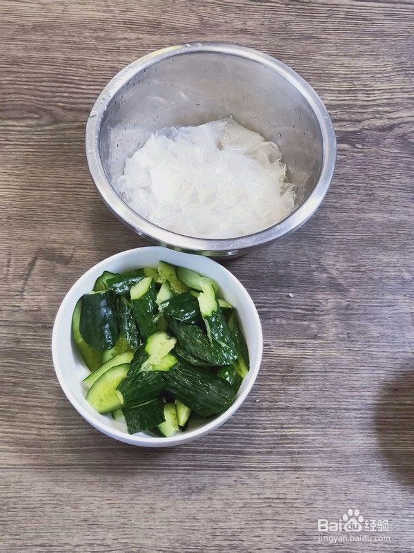 夏天的黄瓜拌凉皮