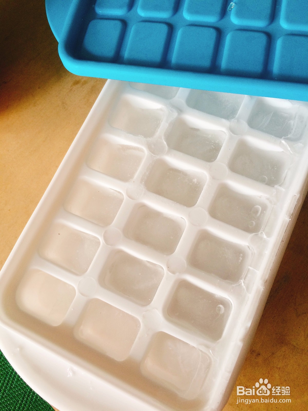 如何制作Detox water--柠檬蜜桃苏打水