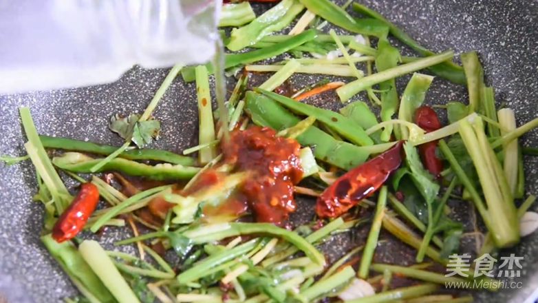 干锅藕片的做法
