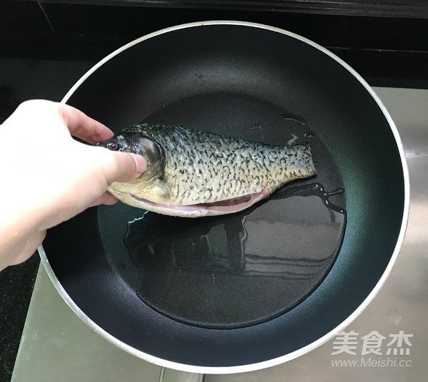 鲫鱼奶白汤的做法