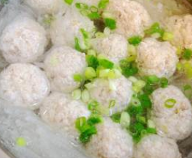 白萝卜豆腐圆子汤的做法