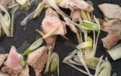 家常蘑菇炒肉