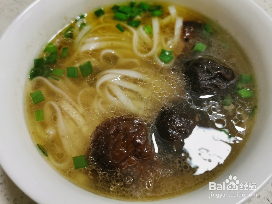 味美鲜香的鸡香菇鸡汤面