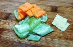 家常火龙果炒虾仁的做法