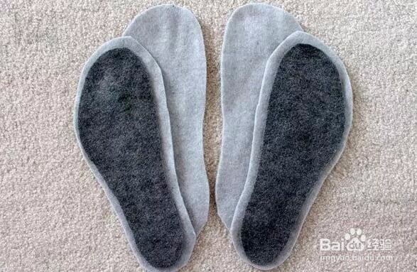 几个步骤就能让旧毛衣变为家居鞋