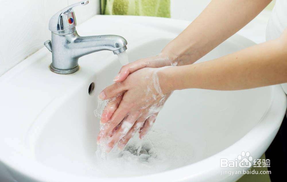 土豆片去黑眼圈