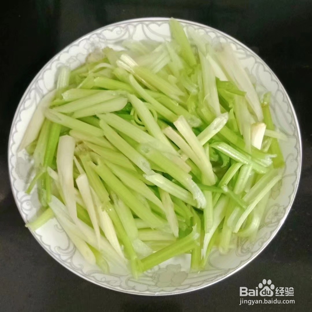 如何做美味的芹菜炒腐竹