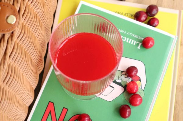 蔓越莓椰奶冰咖啡