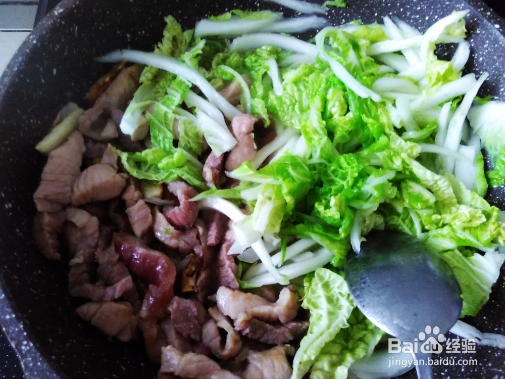 娃娃菜肉丝炒粉利的做法