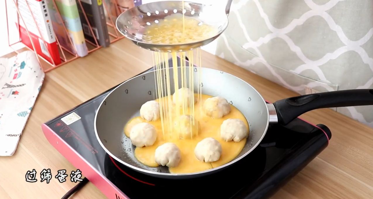 蛋抱米饭团子怎么做