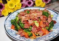 养生食补培根西兰花的做法