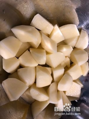 教大家做排骨烧土豆
