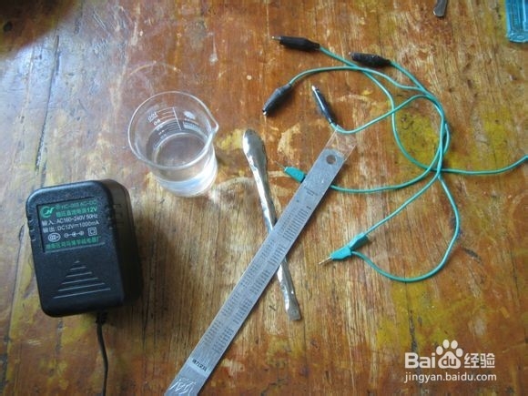 用身边的材料在不锈钢上刻蚀图案和文字