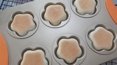 蓝莓果酱小餐包的做法