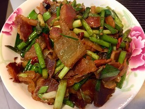 蒜苗炒腊肉的做法