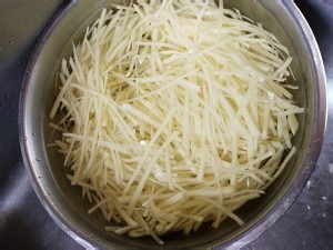 辣椒炒土豆丝