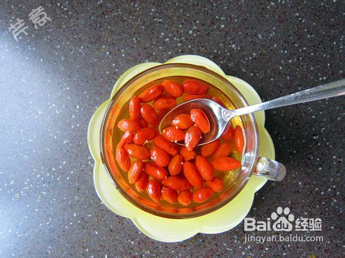 菊杞蜂蜜茶的做法