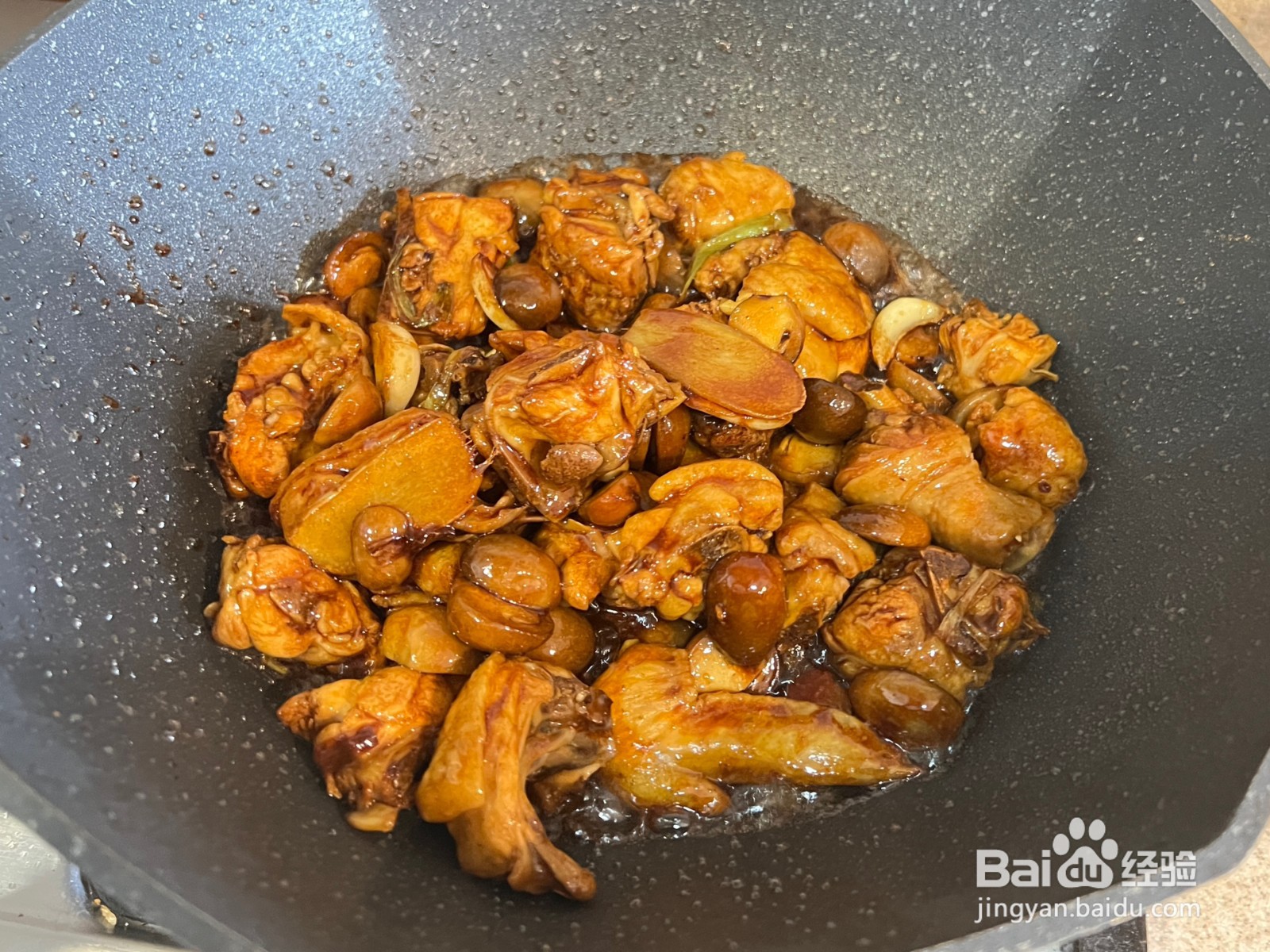 草菇焖鸡的做法