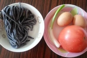 柿子打卤黑米面条的做法!