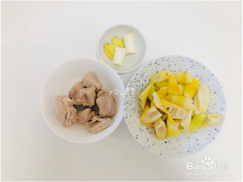 春菜必吃春笋排骨汤的做法