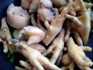 教你怎么做大手拉小手(猪蹄焖鸡爪)