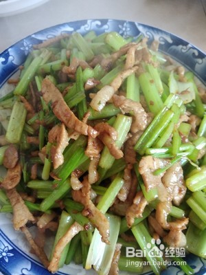制作芹菜炒肉