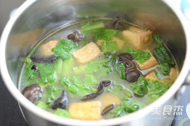 鸡汁小白菜豆腐汤