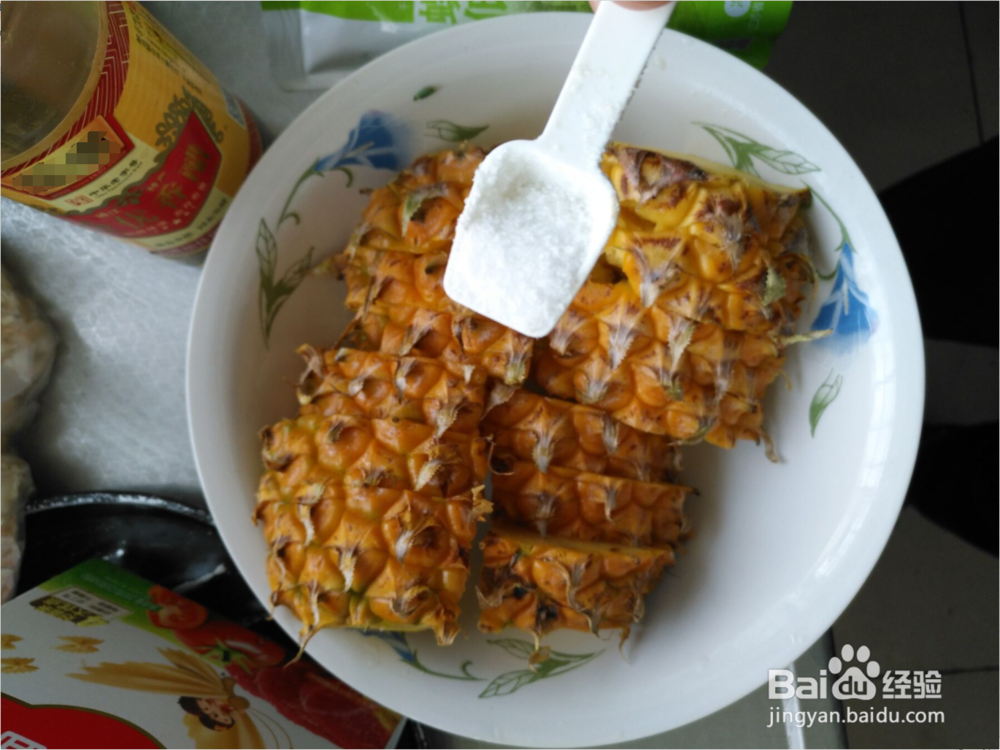 菠萝没有去皮怎么吃?