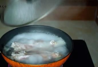 家常酱猪蹄的做法
