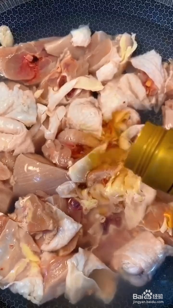 如何制作家庭版香菇黄焖鸡？