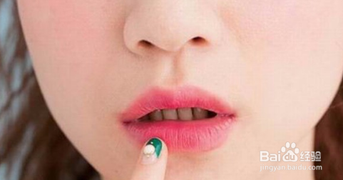 口红的正确涂法及如何搭配