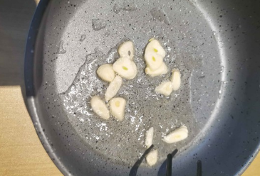 榨菜丝炒鸡蛋