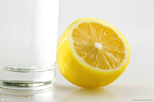 去除衣柜和冰箱异味的技巧